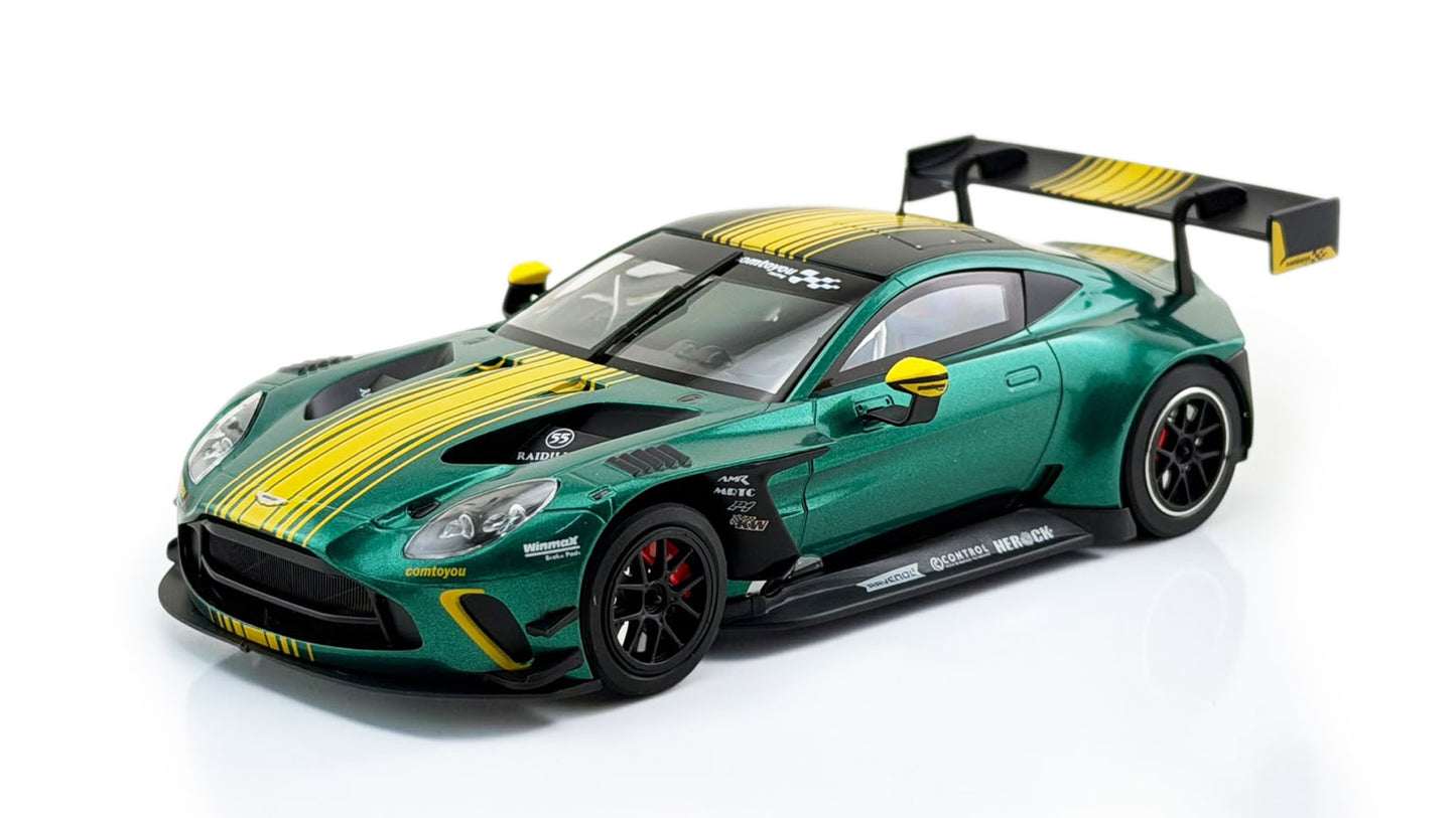 Avant Slot 52902 - PRE-ORDER NOW! - Aston Martin Vantage GT3 EVO - Test Car w/ Alonso Figure