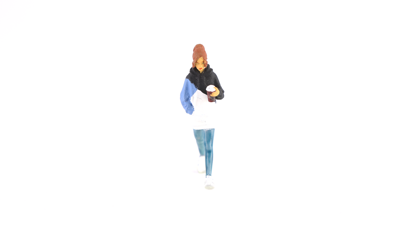 Tara Figures TAR083 - Lady Walking with Drink