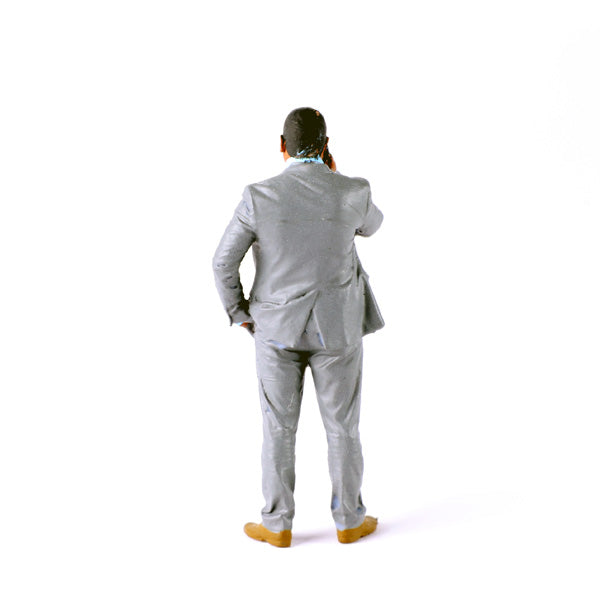 Tara Figures TAR093 - Man in Suit with Phone