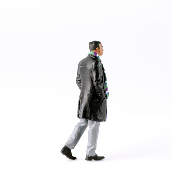 Tara Figures TAR090 - Man Walking in Coat & Scarf