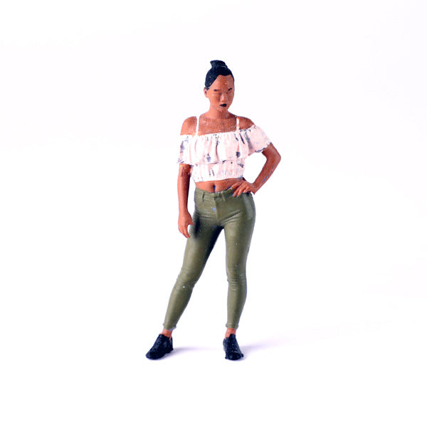 Tara Figures TAR099 - Woman with Frilly Top