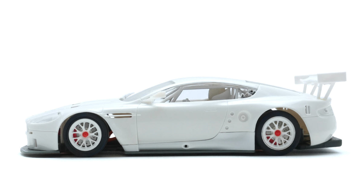 Scaleauto SC-A37M01 - PRE-ORDER NOW! - Aston Martin DBR9 GT1 - White Racing Kit